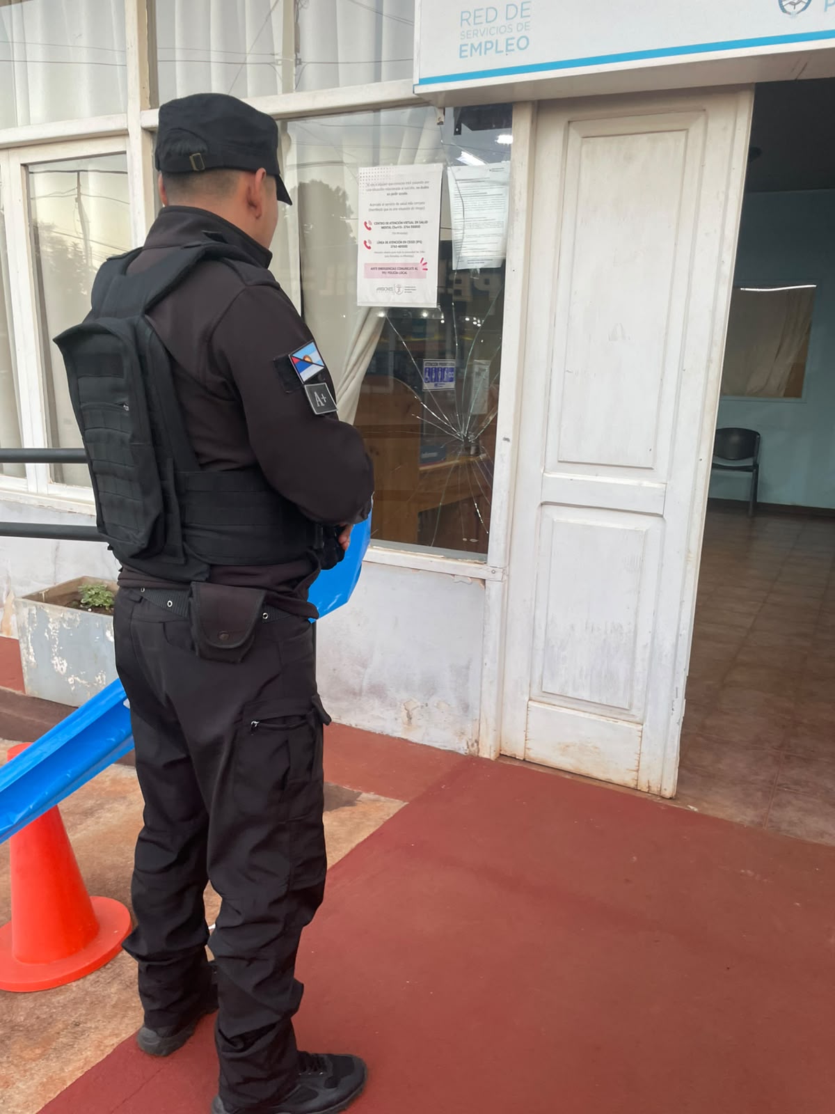 Rompió de un puñetazo el vidrio de una oficina municipal y fue detenido en Montecarlo 2
